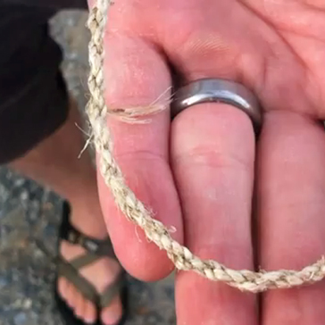 How to make a bracelet out of plant fibers
